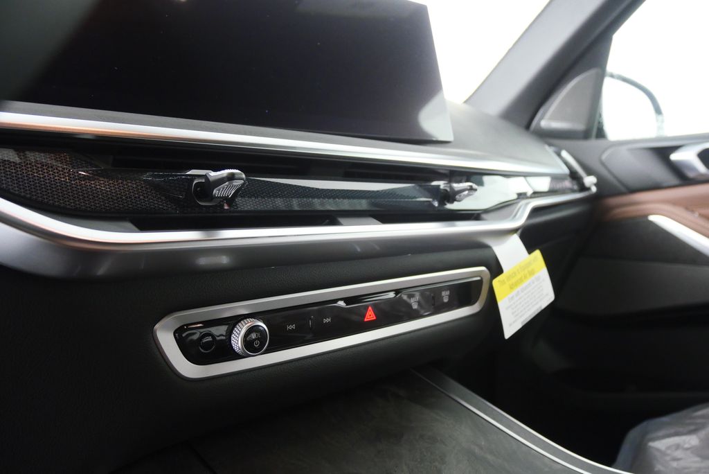 Thumbnail: 2026 BMW X5 - 19