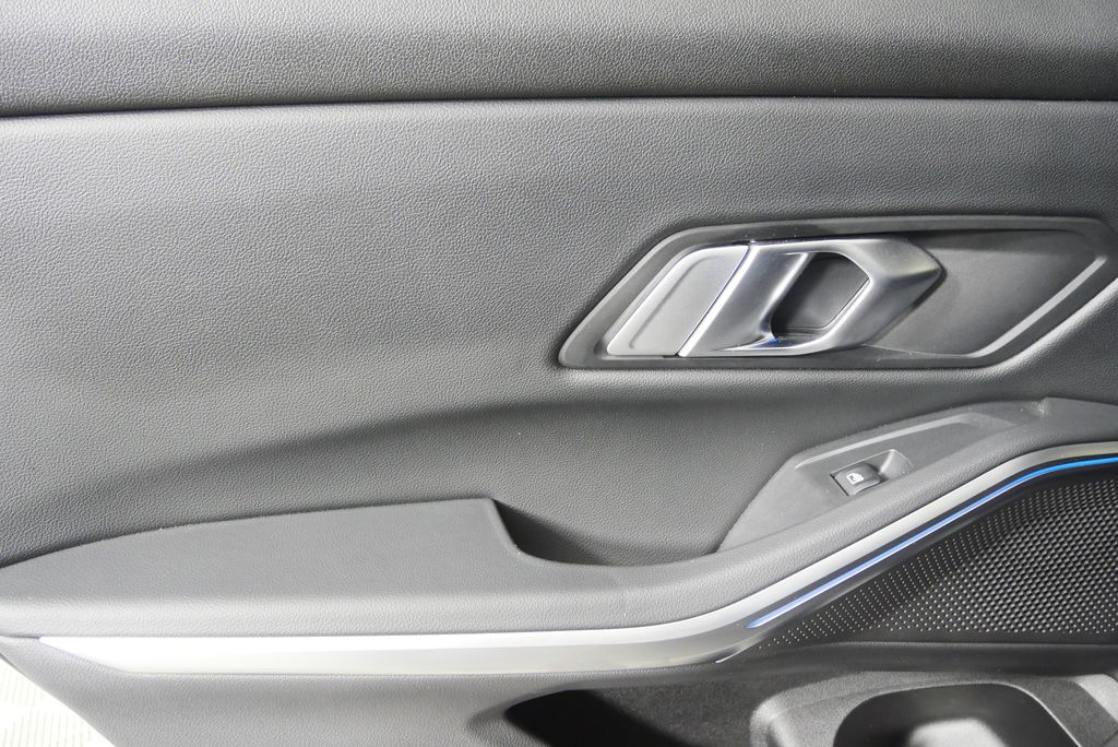 Thumbnail: 2023 BMW 3 Series - 13