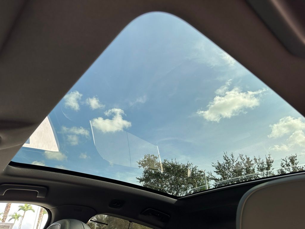 Thumbnail: 2025 Porsche  - 25