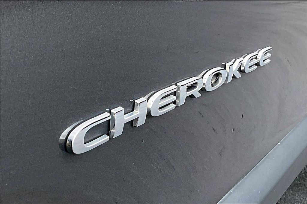 Used 2019 Jeep Cherokee SUV