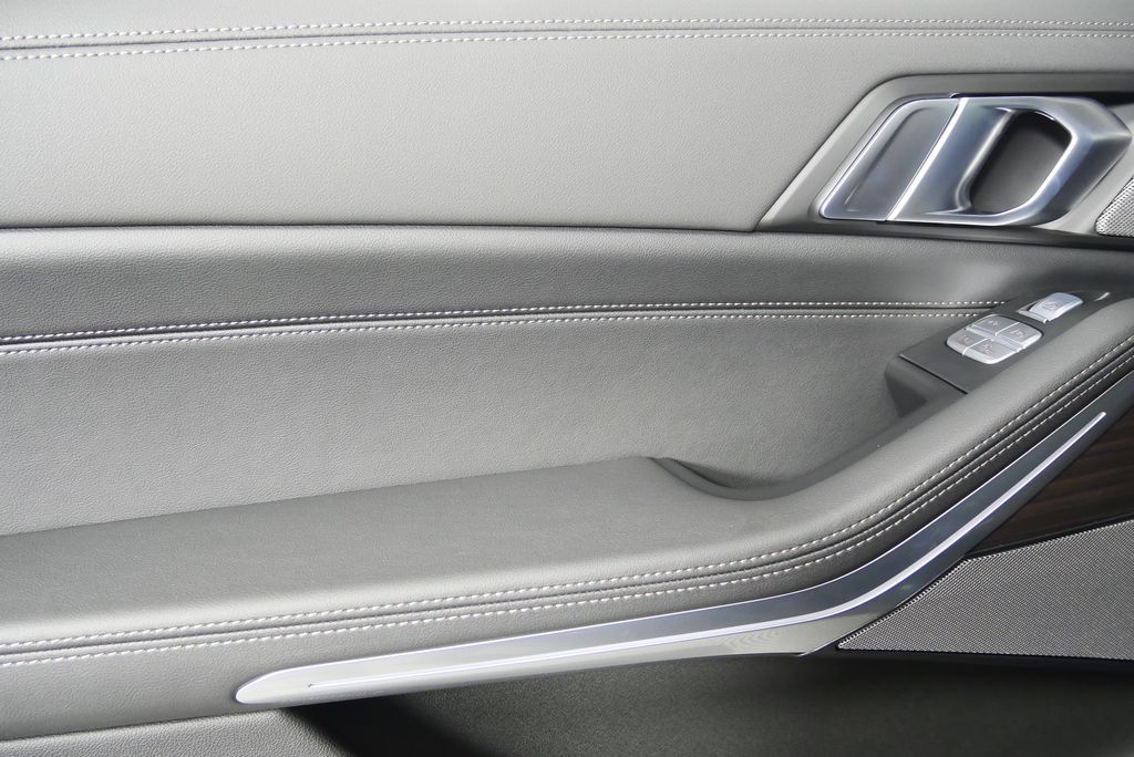 Thumbnail: 2026 BMW X7 - 13
