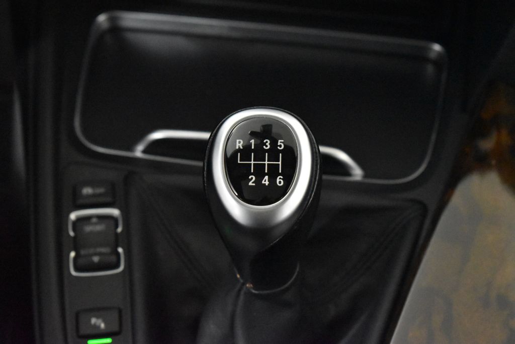 Thumbnail: 2016 BMW 3 Series - 25