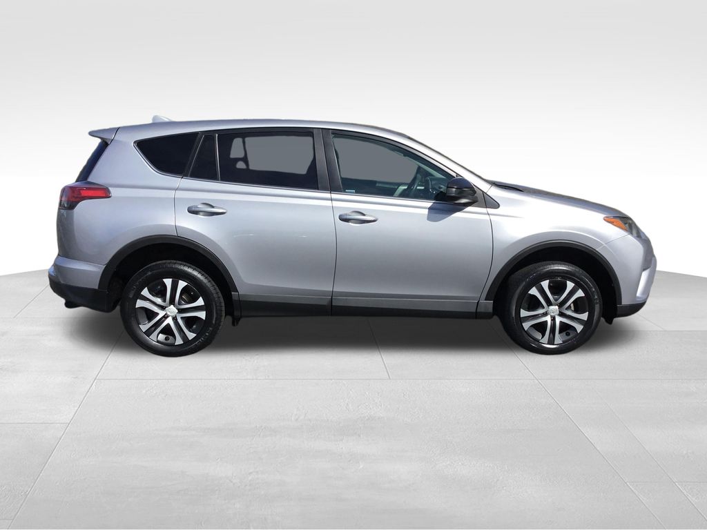 Thumbnail: 2018 Toyota RAV4 - 6