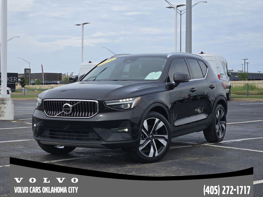 2024 Volvo XC40 B5 Plus Bright Theme