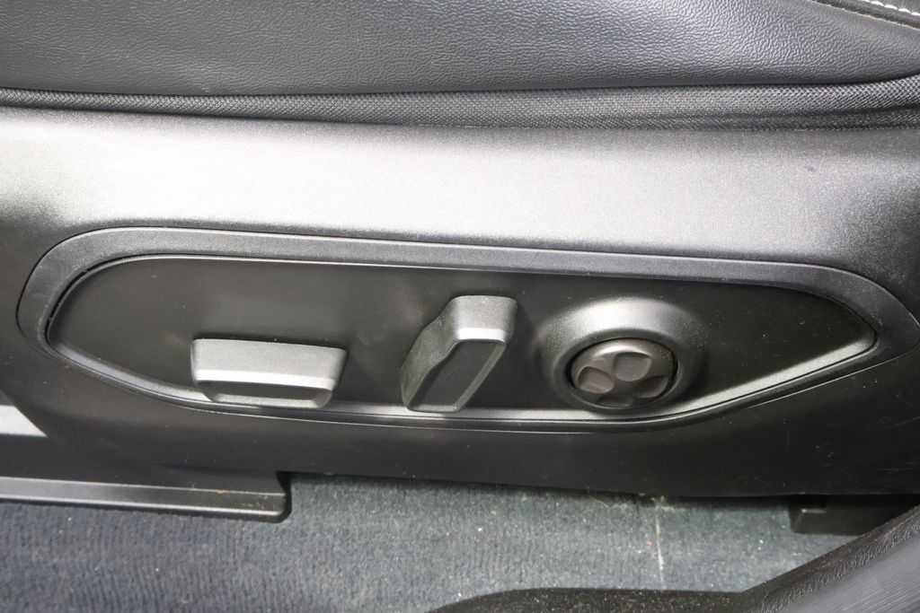 Thumbnail: 2023 Jeep Grand Cherokee - 17