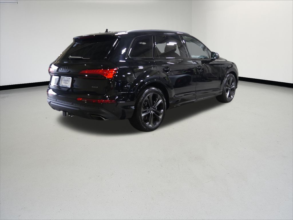 Thumbnail: 2026 Audi Q7 - 5