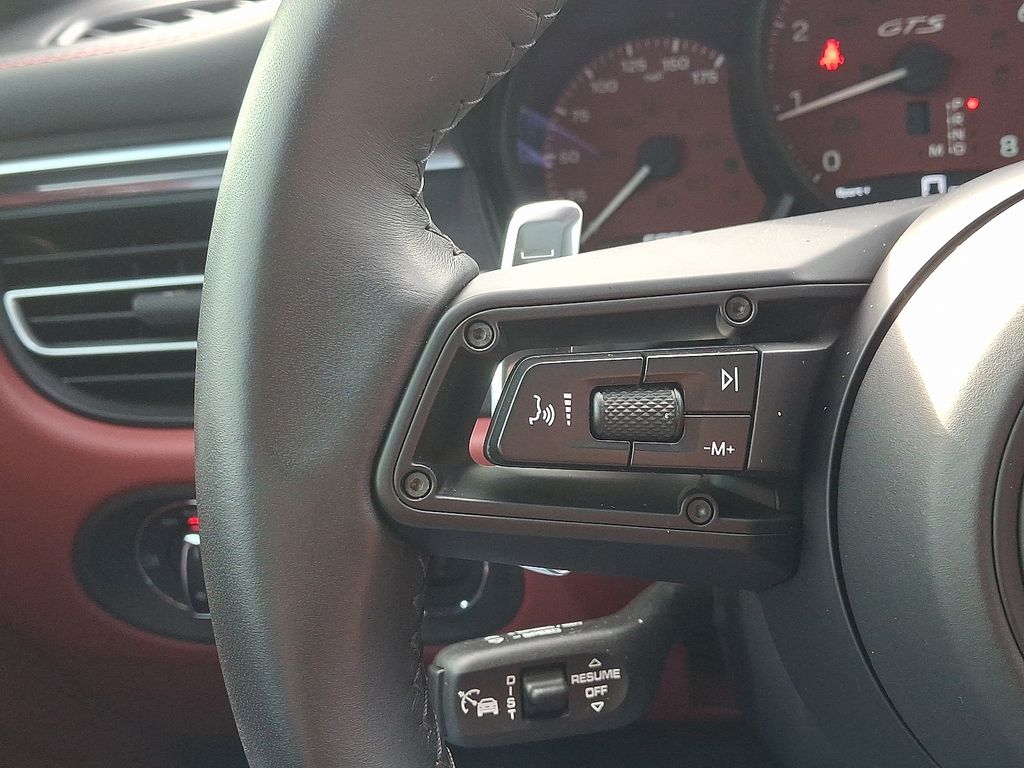 Thumbnail: 2025 Porsche Macan - 23