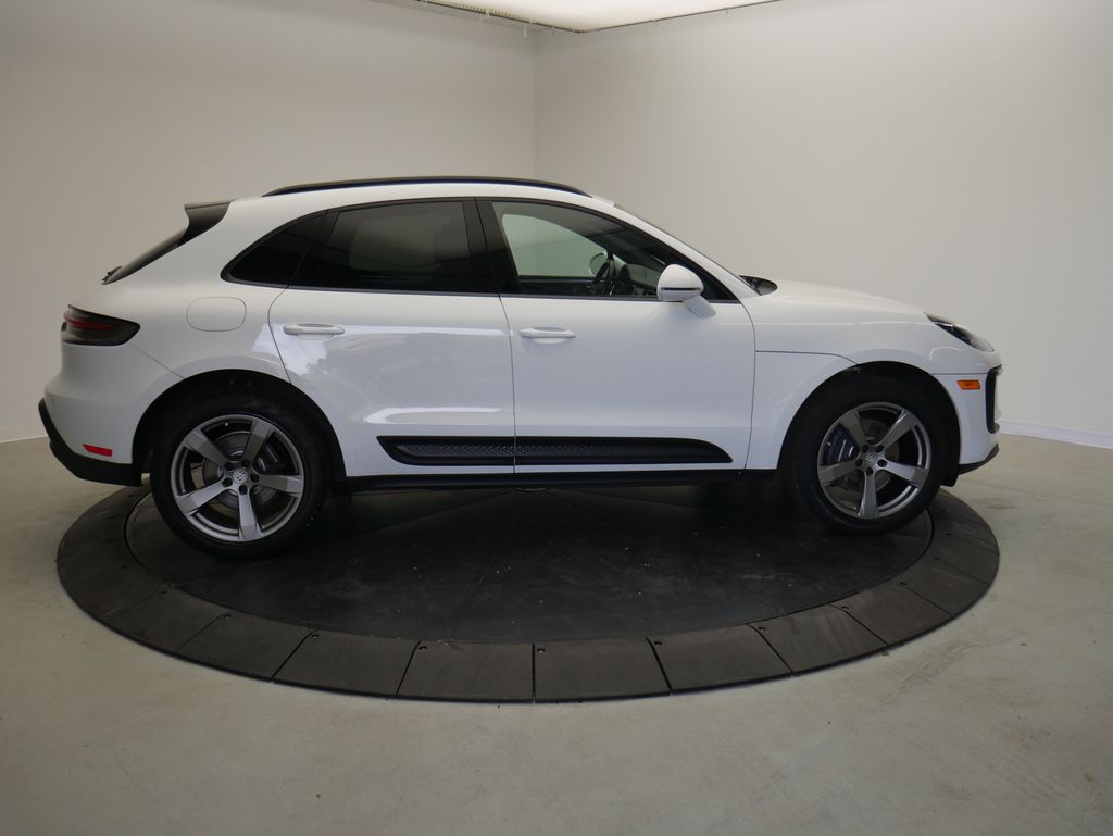 Thumbnail: 2023 Porsche Macan - 8