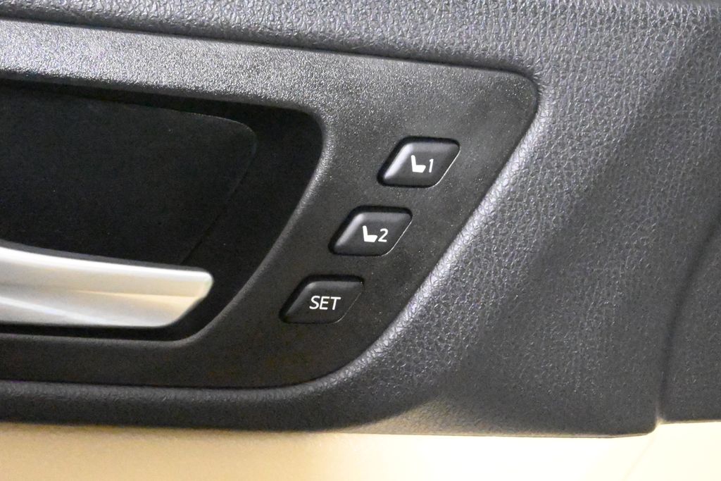 Thumbnail: 2016 Toyota Highlander - 31