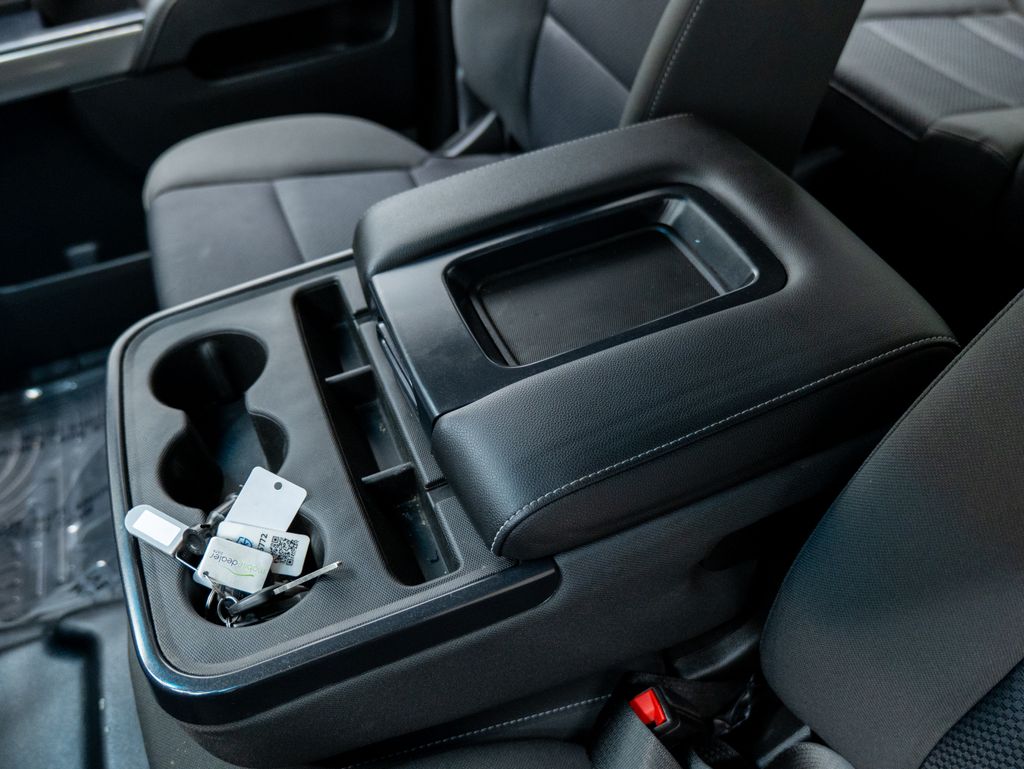 2019 White Chevrolet Silverado 2500HD LT 4X4 Truck