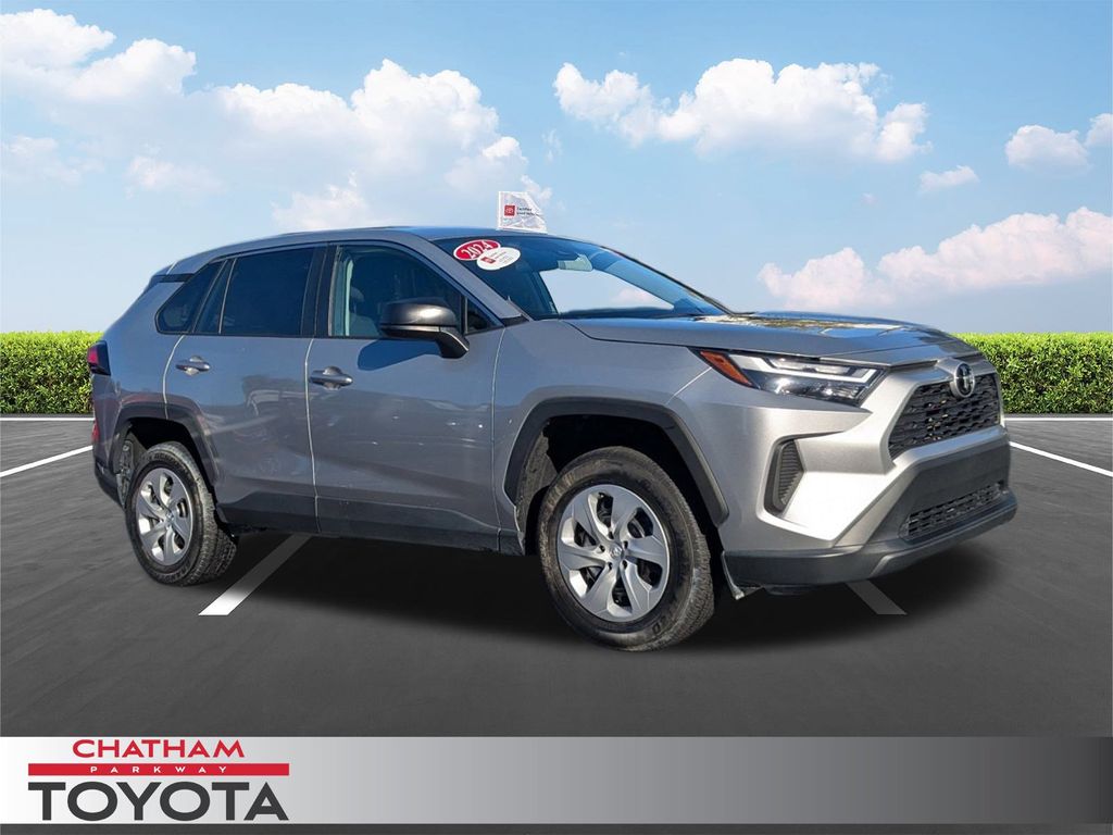 2024 Toyota RAV4 LE's photo