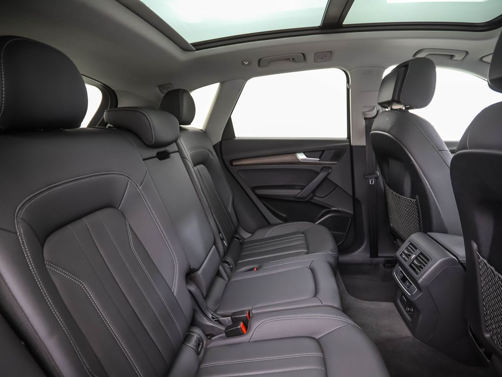 Thumbnail: 2021 Audi Q5 - 26