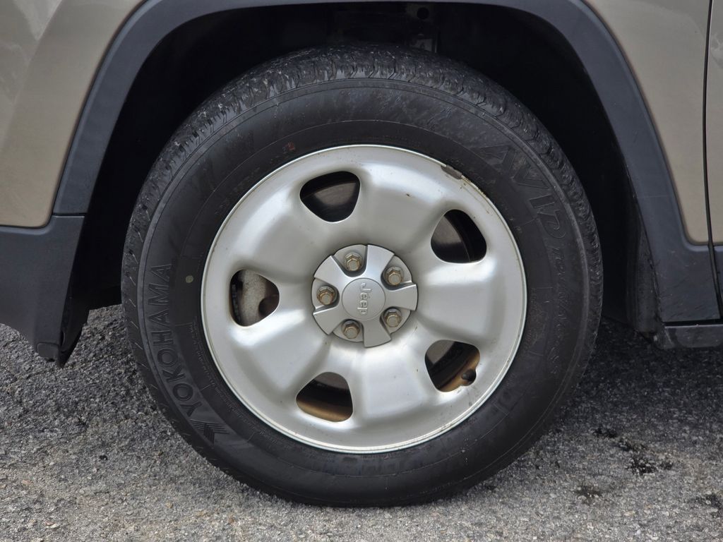 2017 Light Brownstone Pearlcoat Jeep Cherokee Sport 4X4 SUV