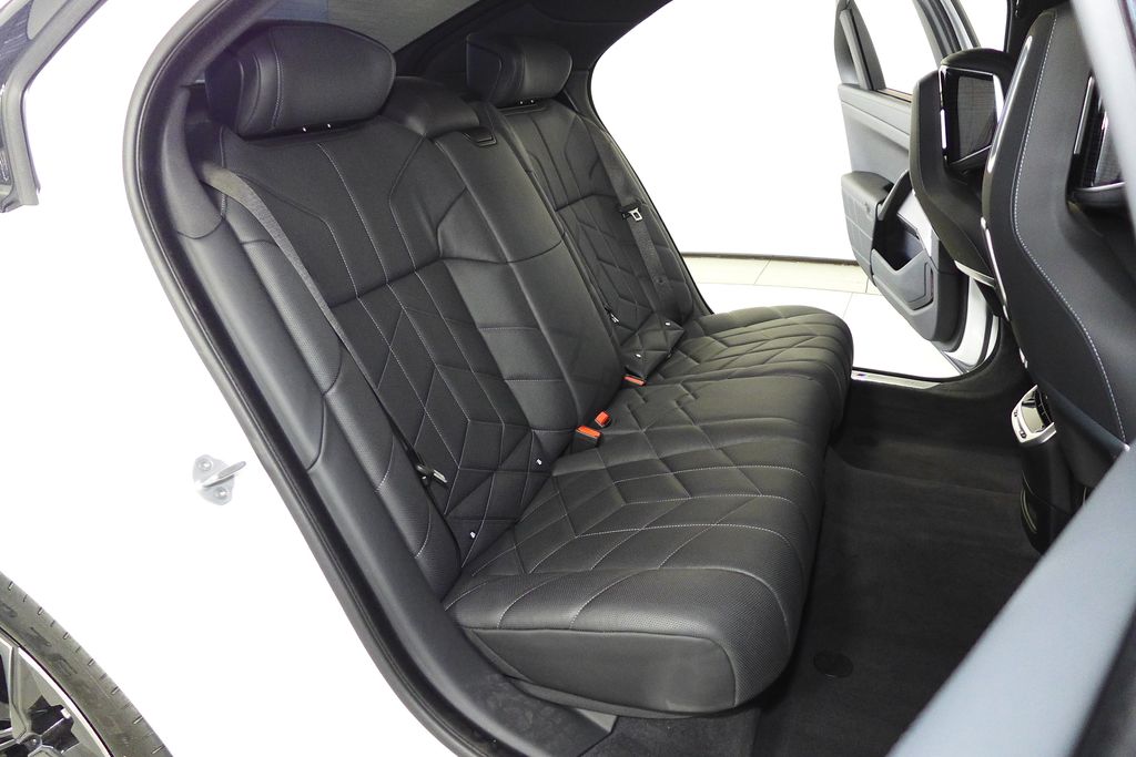 Thumbnail: 2025 BMW i7 - 20