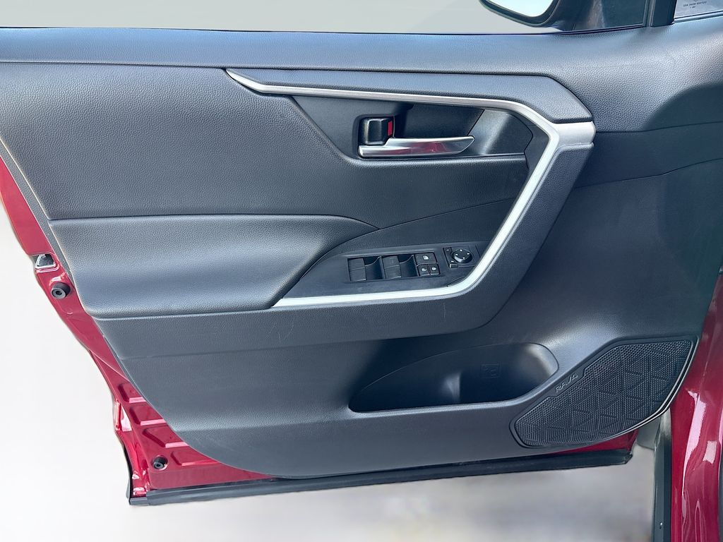 Thumbnail: 2020 Toyota RAV4 - 23