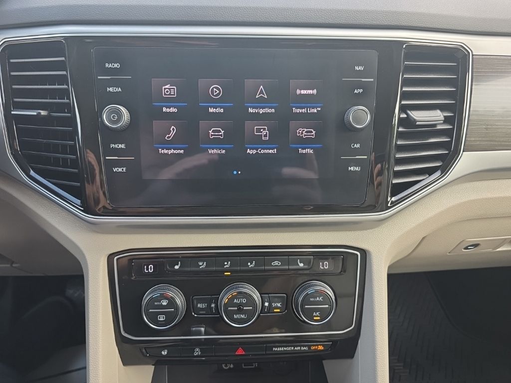 Used 2019 White Volkswagen SEL image 5