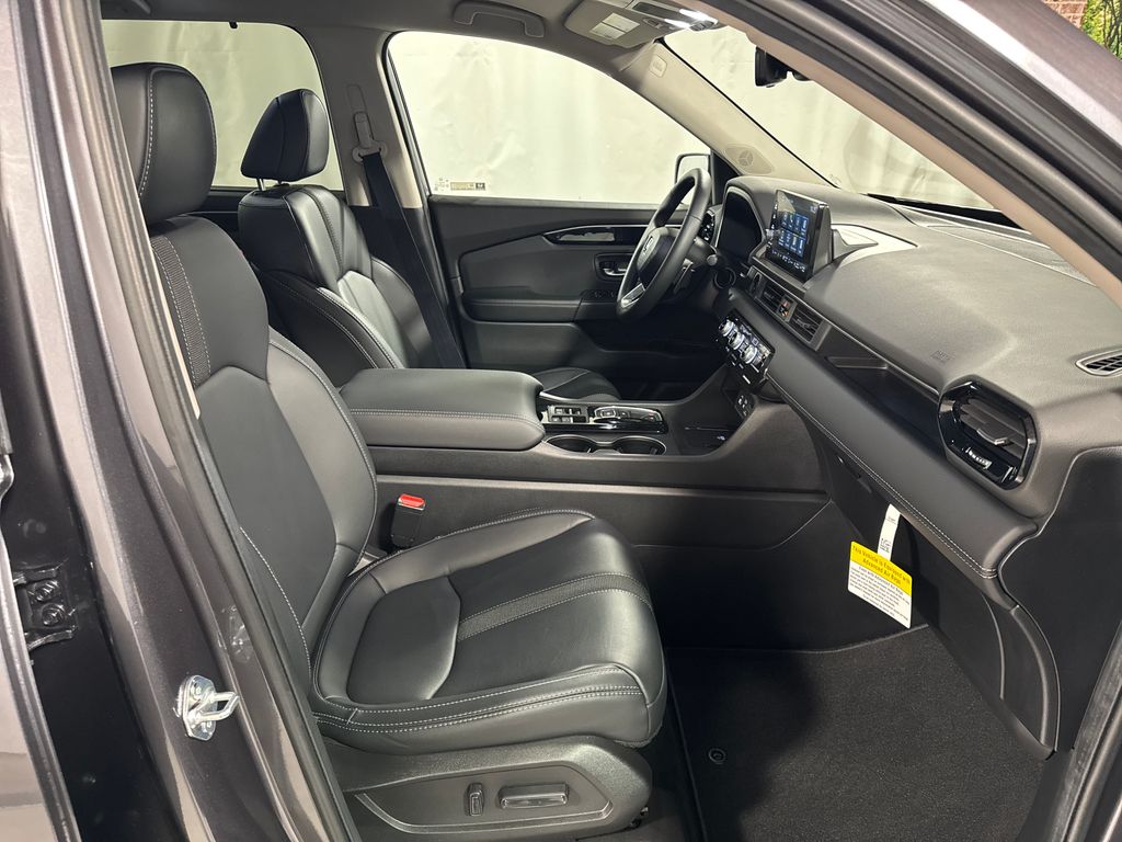 used 2025 Honda Pilot car, priced at $45,233