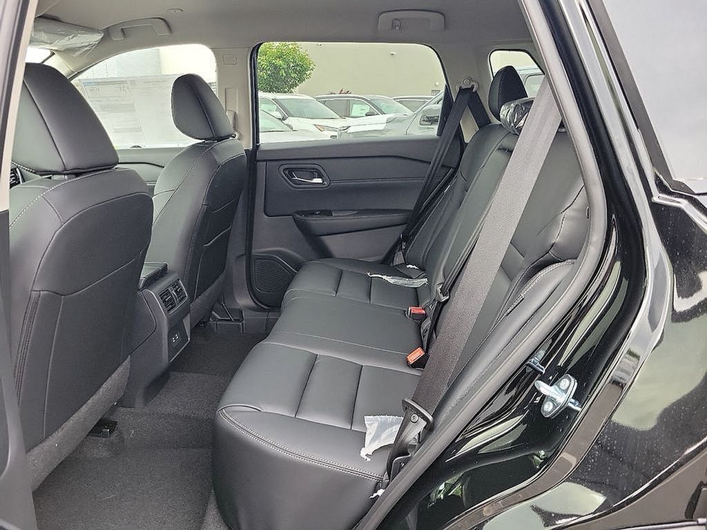 2024 Nissan Rogue SL 5