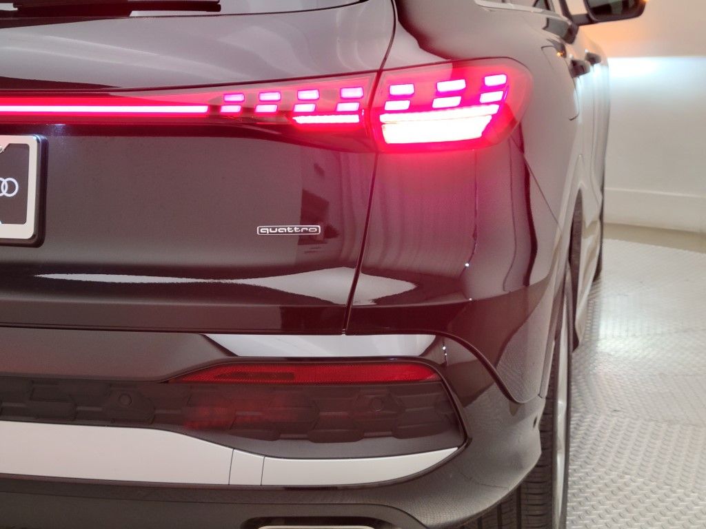 Thumbnail: 2025 Audi Q5 - 8