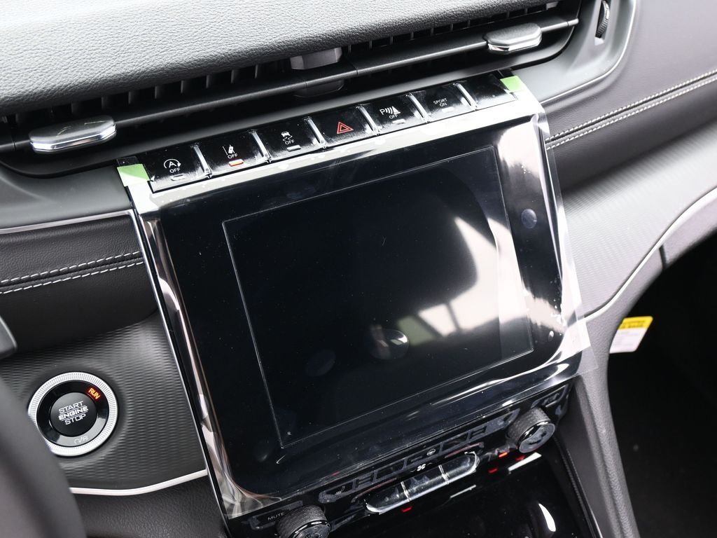 New 2026 Diamond Black Crystal Pearlcoat Jeep Laredo image 20