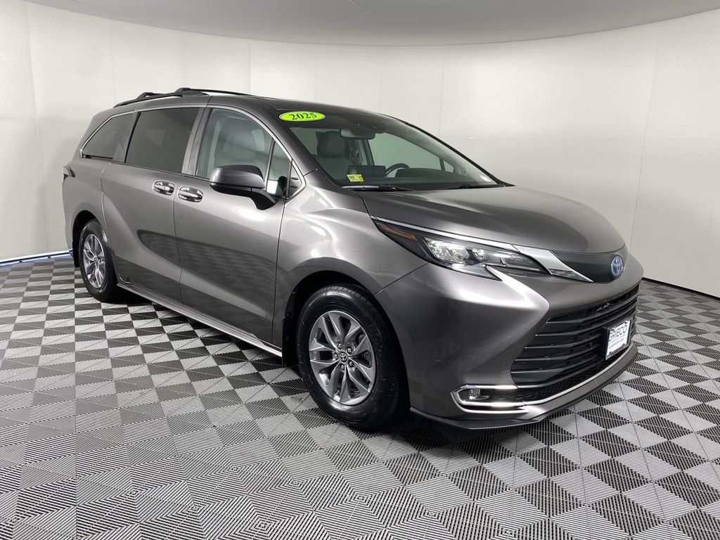 2024 Toyota Sienna XLE 7-Passenger AWD