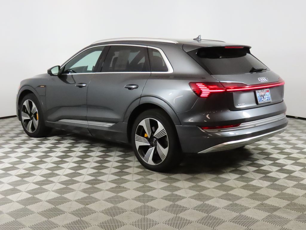 Thumbnail: 2019 Audi e-tron - 3