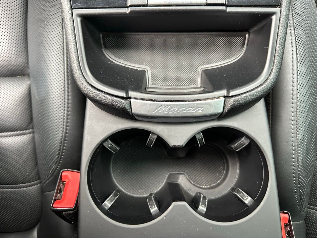 Thumbnail: 2022 Porsche Macan - 25