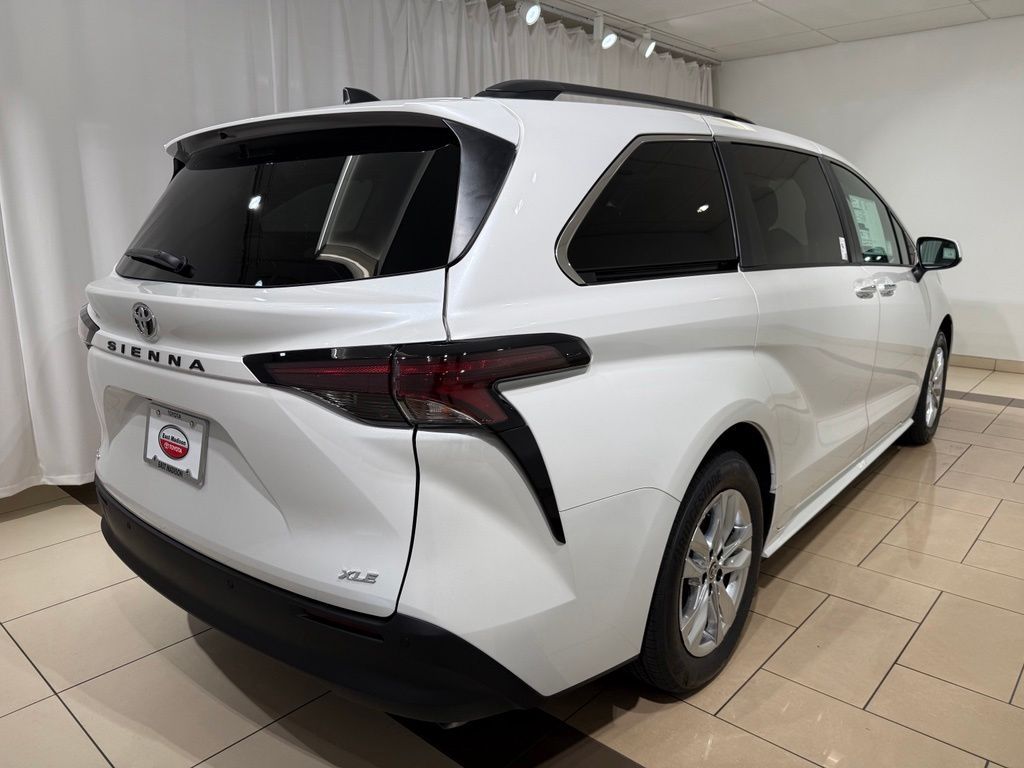 Thumbnail: 2026 Toyota Sienna - 5