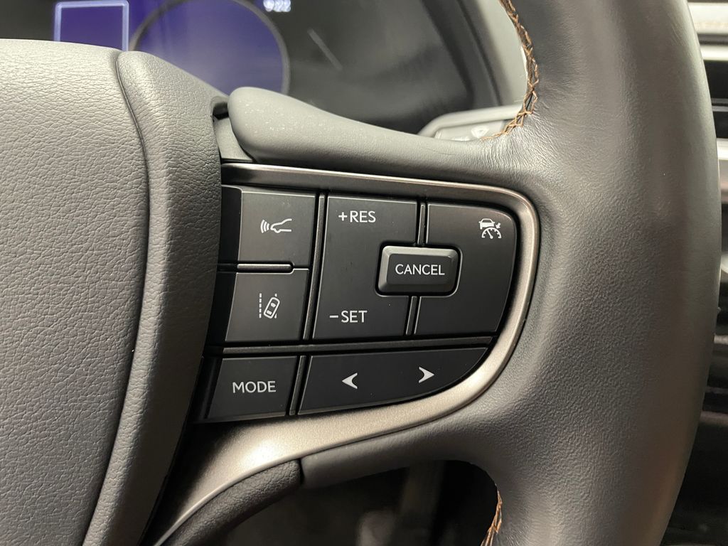 Thumbnail: 2021 Lexus UX - 23