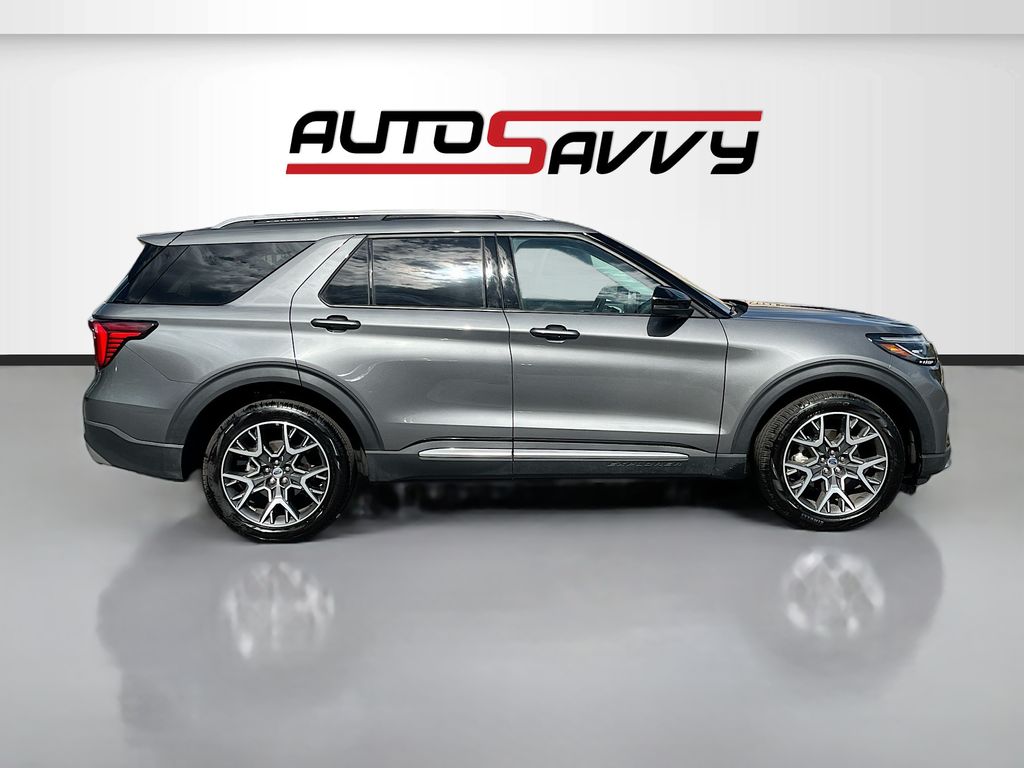 Used 2025 Gray Metallic Ford Platinum image 8