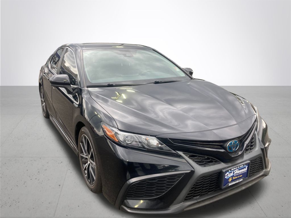 Used 2021 Toyota Camry SE with VIN 4T1G31AK4MU560903 for sale in Gladstone, OR