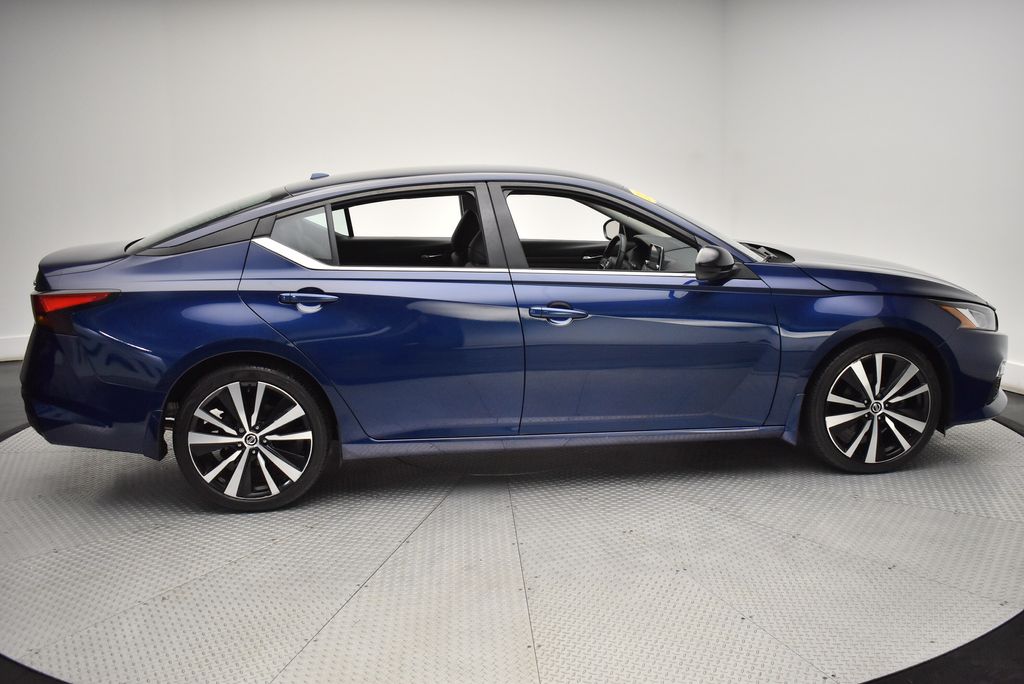 2022 Nissan Altima SR 4