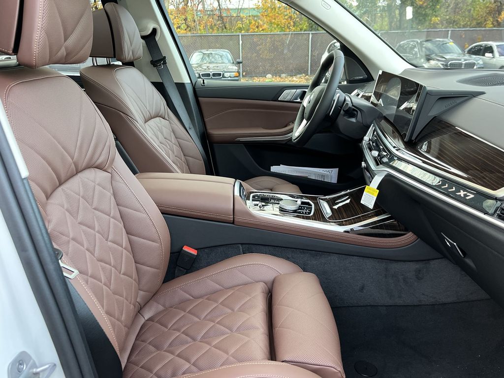 Thumbnail: 2026 BMW X7 - 26