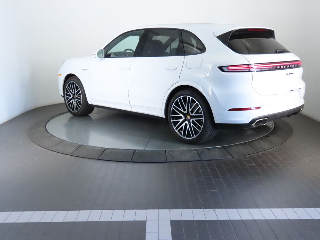 Thumbnail: 2025 Porsche Cayenne - 3