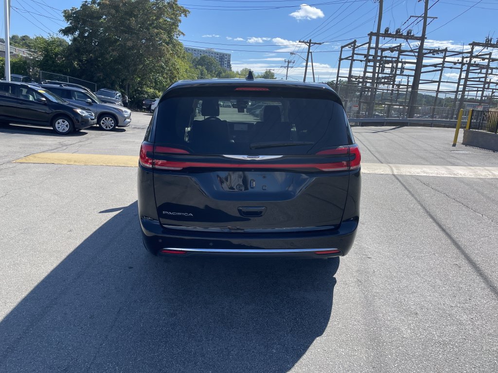 Used 2024 Chrysler Pacifica Van