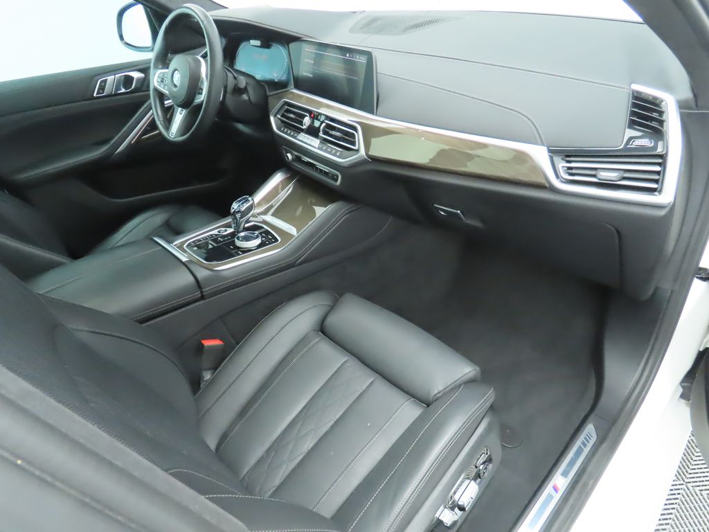 Thumbnail: 2022 BMW X6 - 18