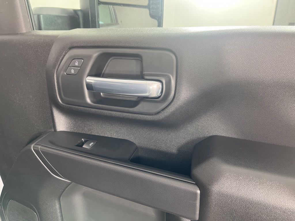 2025 Chevrolet Silverado 2500 Custom 9