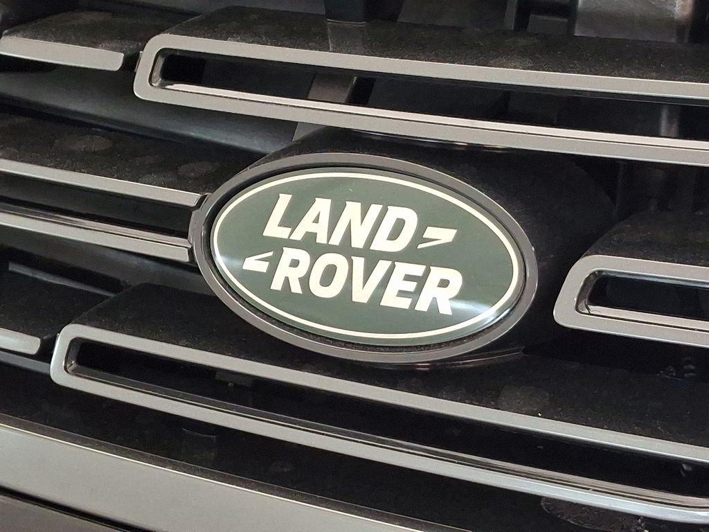 2025 Land Rover Range Rover SE 19