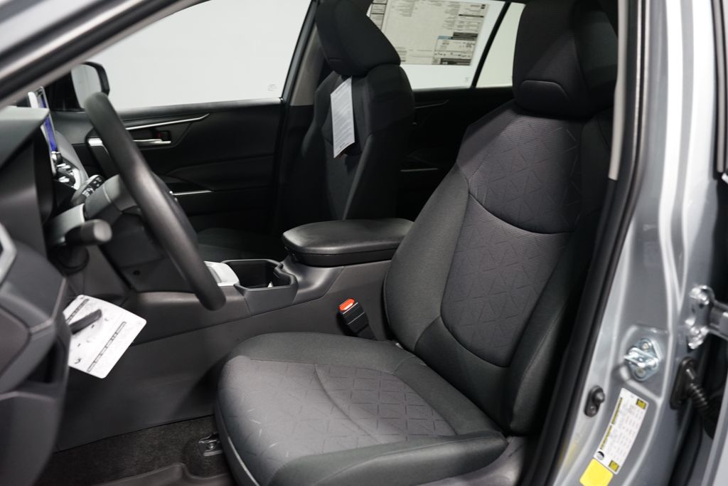 Thumbnail: 2025 Toyota RAV4 - 27