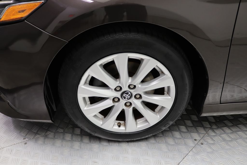 Thumbnail: 2018 Toyota Camry - 4