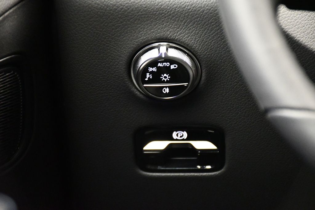 Thumbnail: 2025 Mercedes-Benz GLC - 20