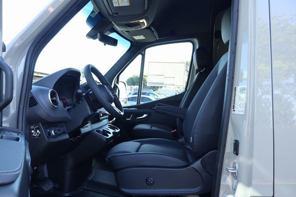 Thumbnail: 2026 Mercedes-Benz Sprinter - 6