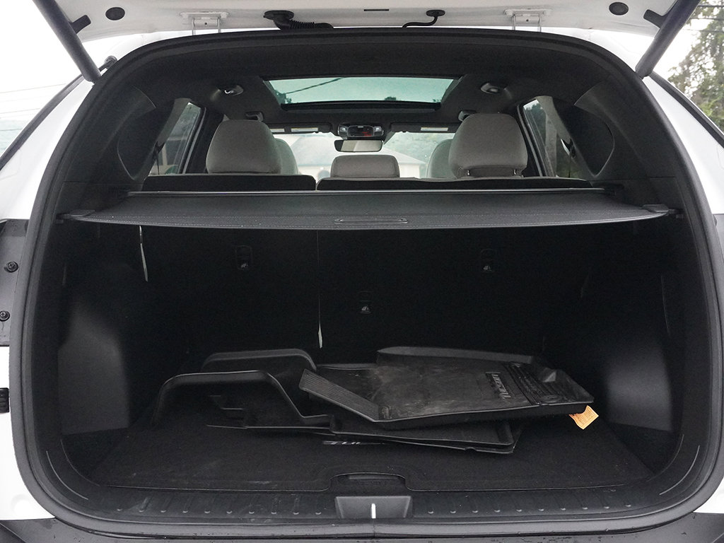 Used 2025 White Hyundai Limited image 23