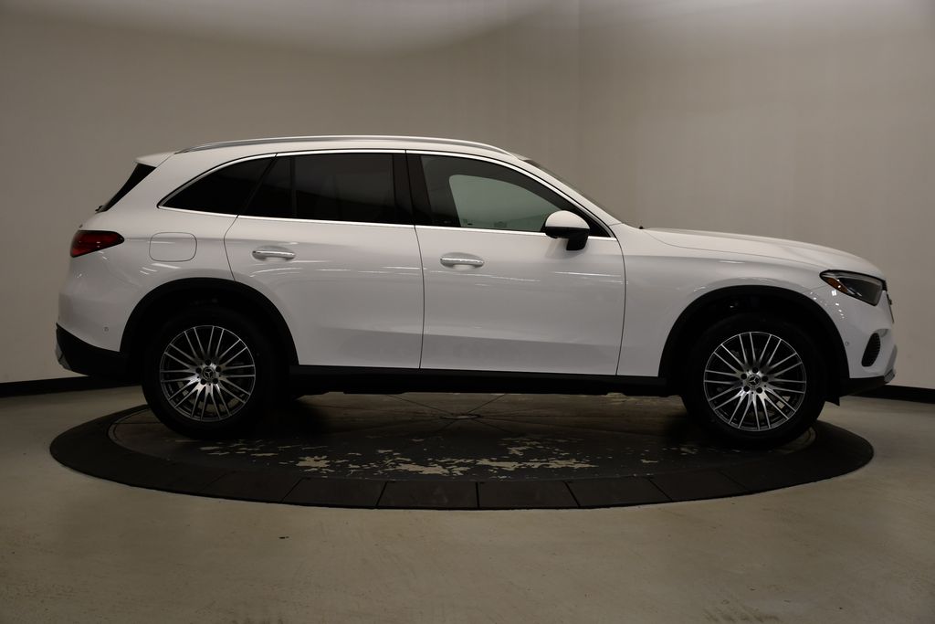 2025 Mercedes-Benz GLC 300 6