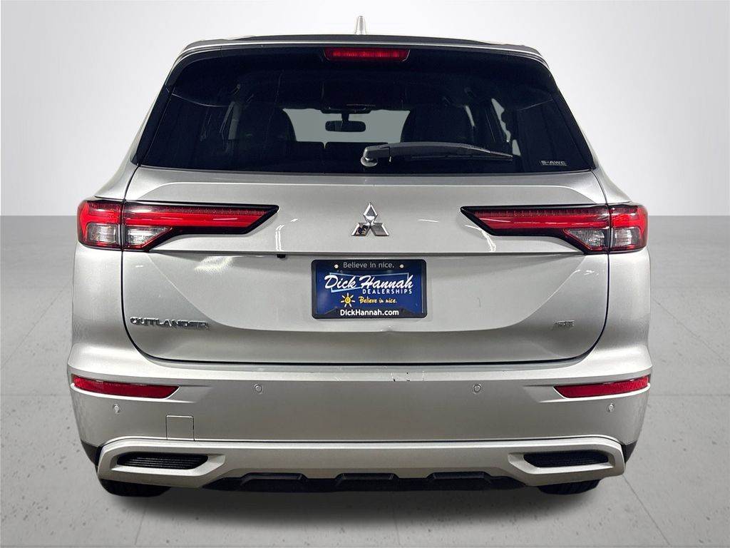 2023 Mitsubishi Outlander SE