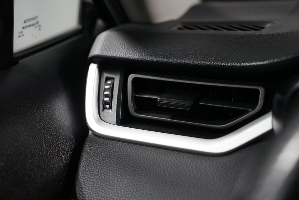 Thumbnail: 2021 Toyota RAV4 - 23