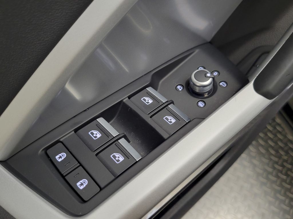 Thumbnail: 2022 Audi Q3 - 29