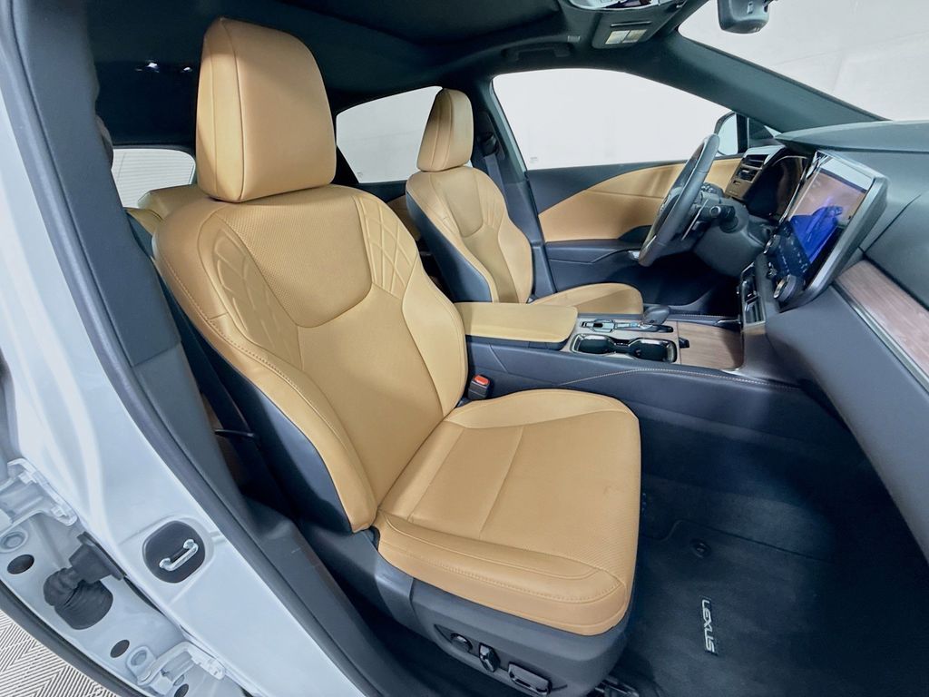 Thumbnail: 2025 Lexus RX - 29