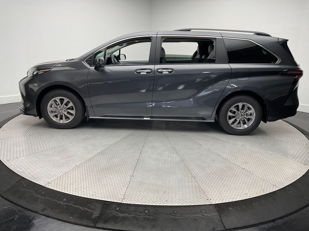 Thumbnail: 2025 Toyota Sienna - 8