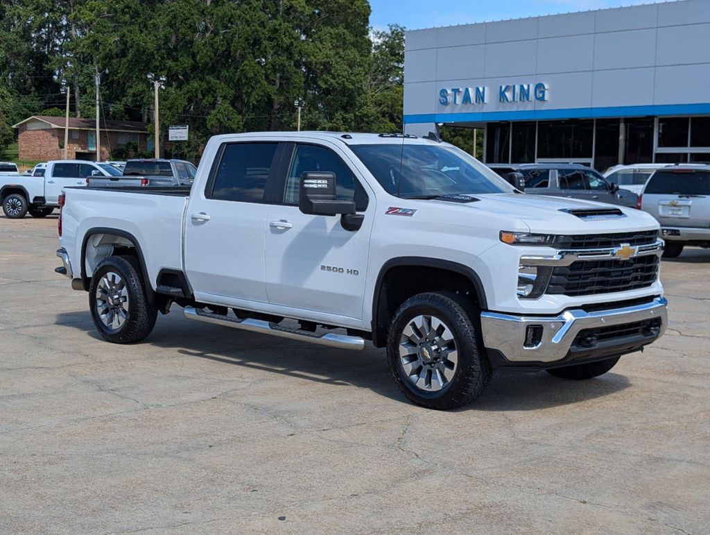 Summit White 2025 Chevrolet Silverado 2500HD Pickup Truck Four-Wheel Drive Automatic